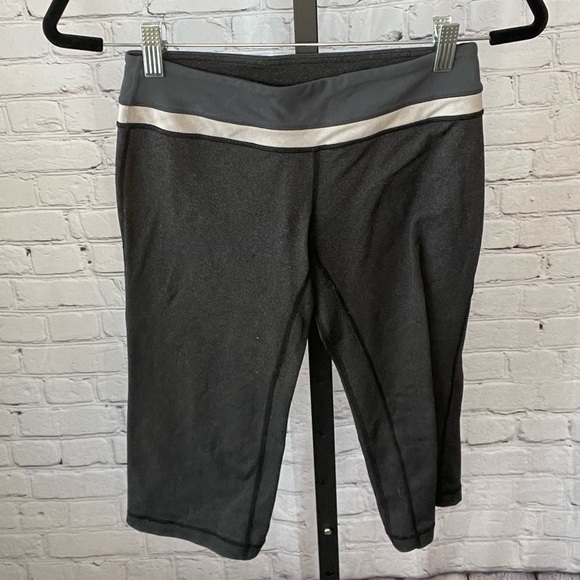 Lululemon Striped Waistband Cropped Leggings Size 4 - Picture 1 of 4